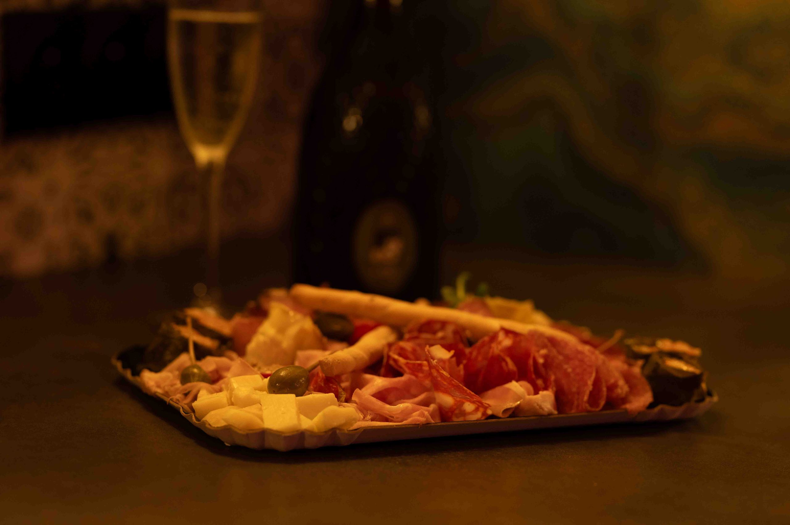 Plateau charcuterie dans votre LoveRoom