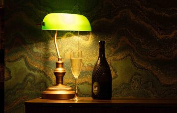 Pour profiter à 100% de votre séjour nous vous proposons de rajouter une bouteille de champagne. Il ne vous reste plus qu'à profiter.